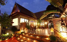 เรือนอริยา รีสอร์ท
